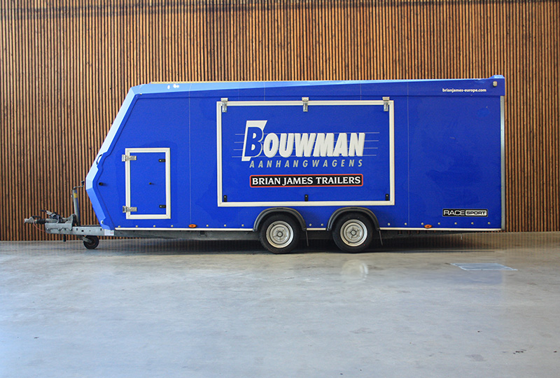 Autotransporter gesloten huren bij Bouwman Aanhangwagens